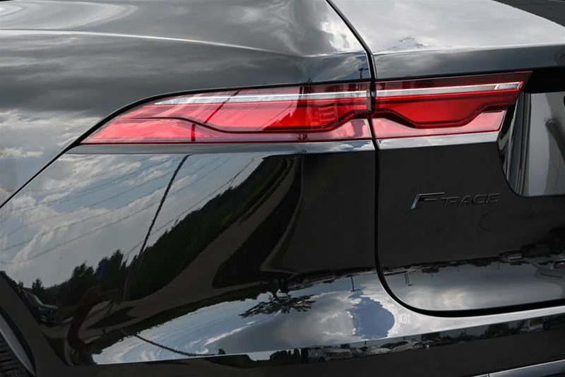 2022 Jaguar F-Pace - Image 8 of 10