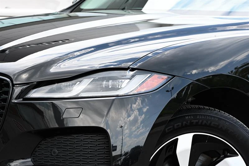2022 Jaguar F-Pace - Image 2 of 10