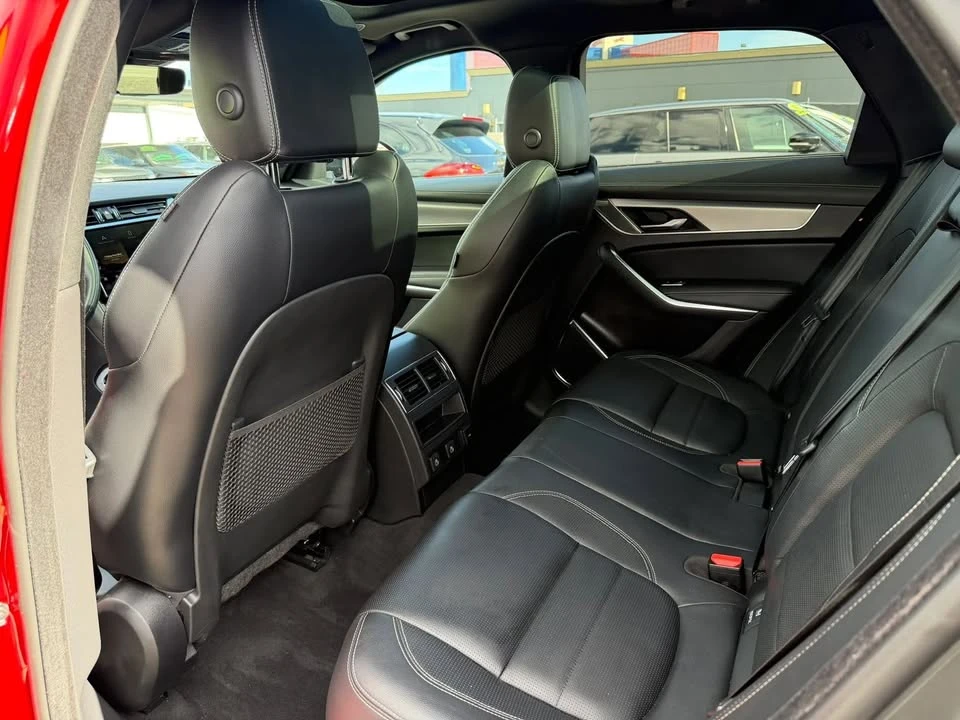 2022 Jaguar F-Pace - Image 18 of 20