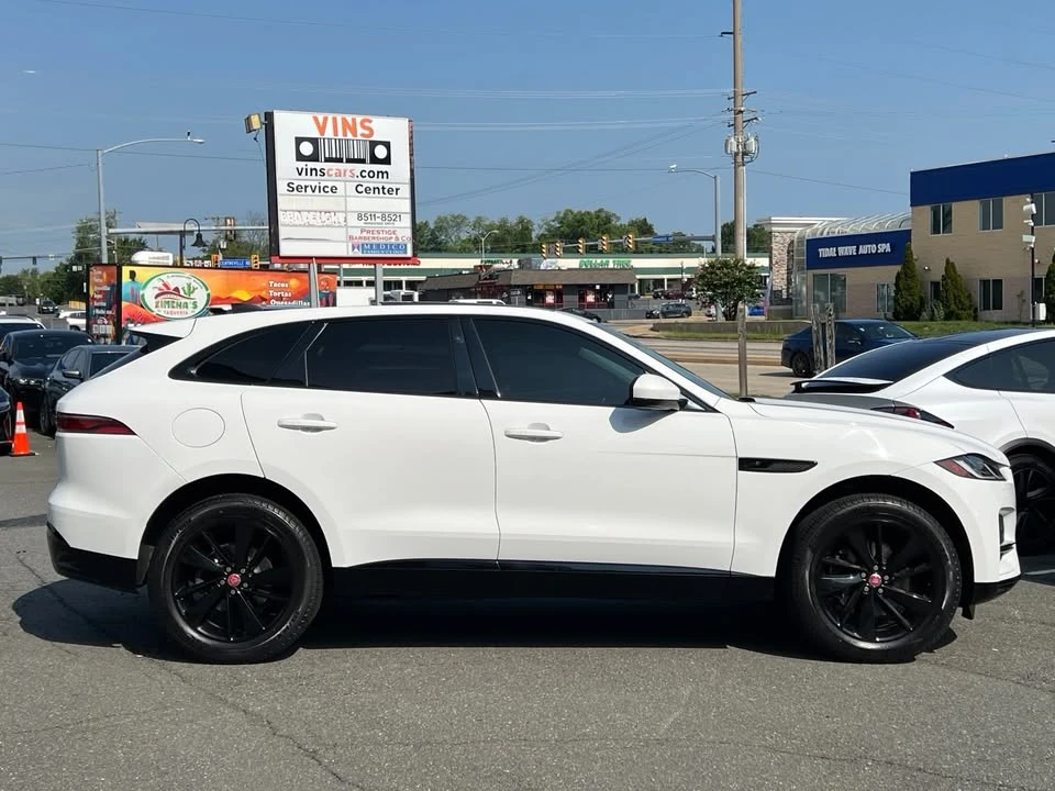 2022 Jaguar F-Pace - Image 7 of 17