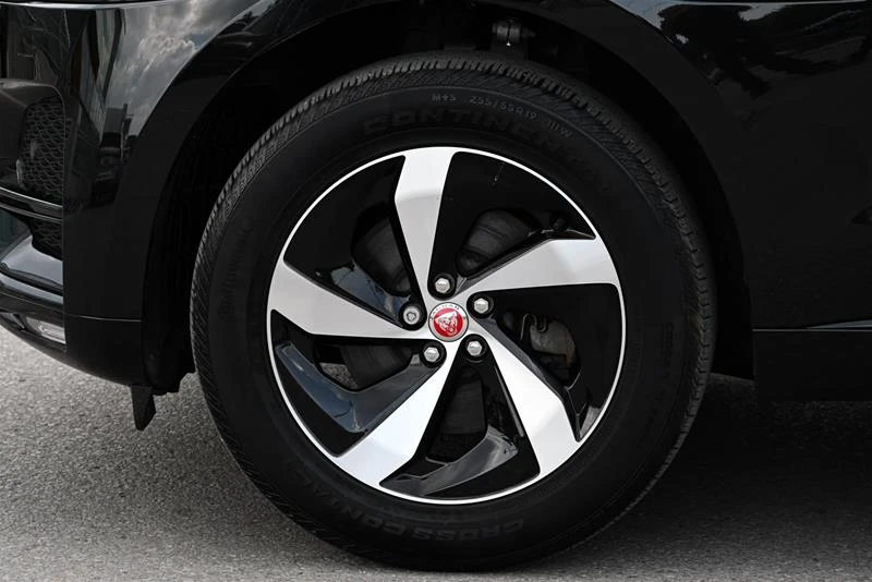 2022 Jaguar F-Pace - Image 6 of 10