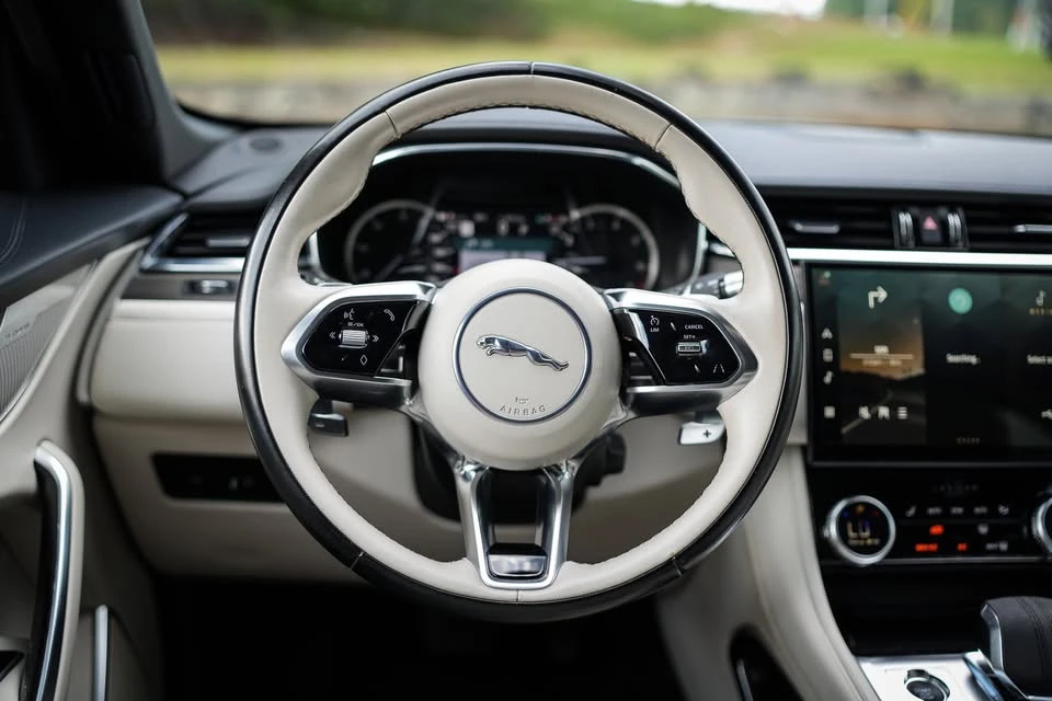 2022 Jaguar F-Pace - Image 15 of 18