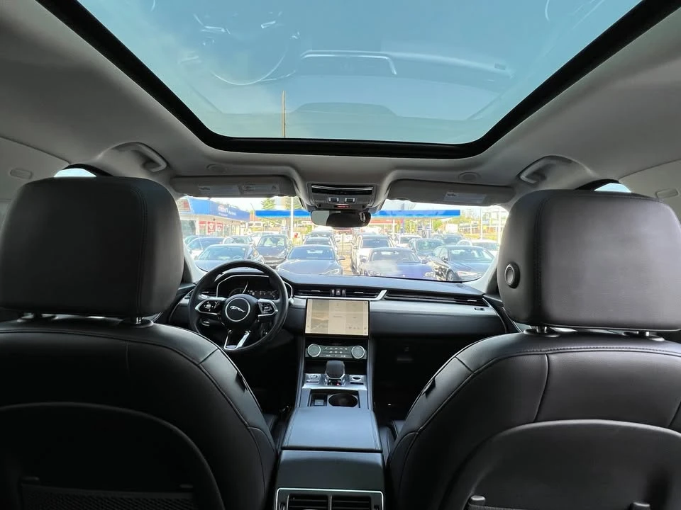 2022 Jaguar F-Pace - Image 3 of 17
