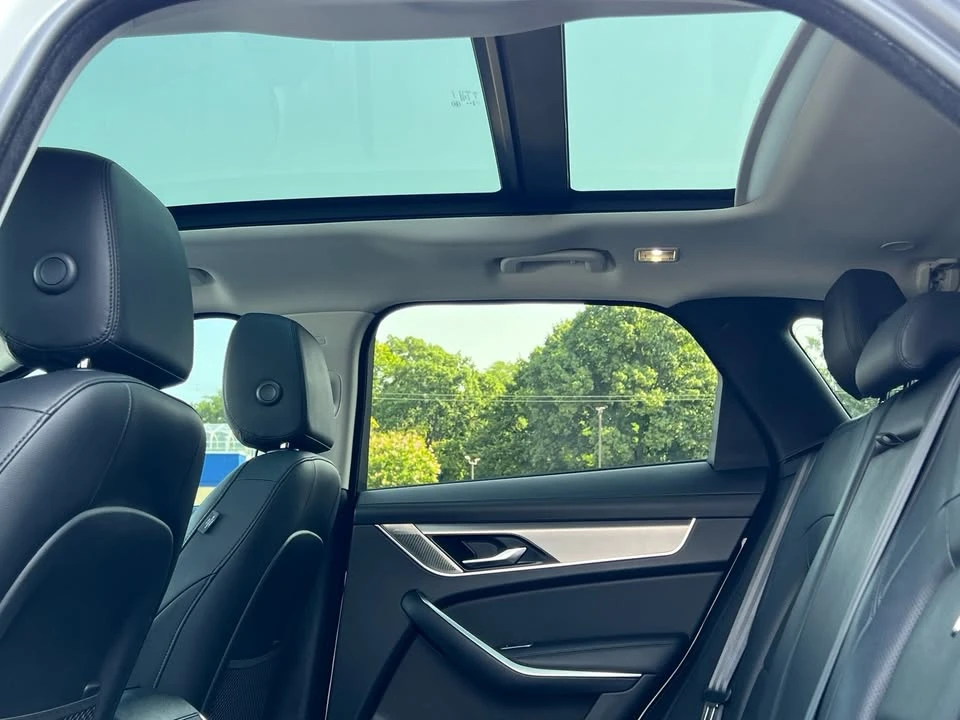 2022 Jaguar F-Pace - Image 5 of 17
