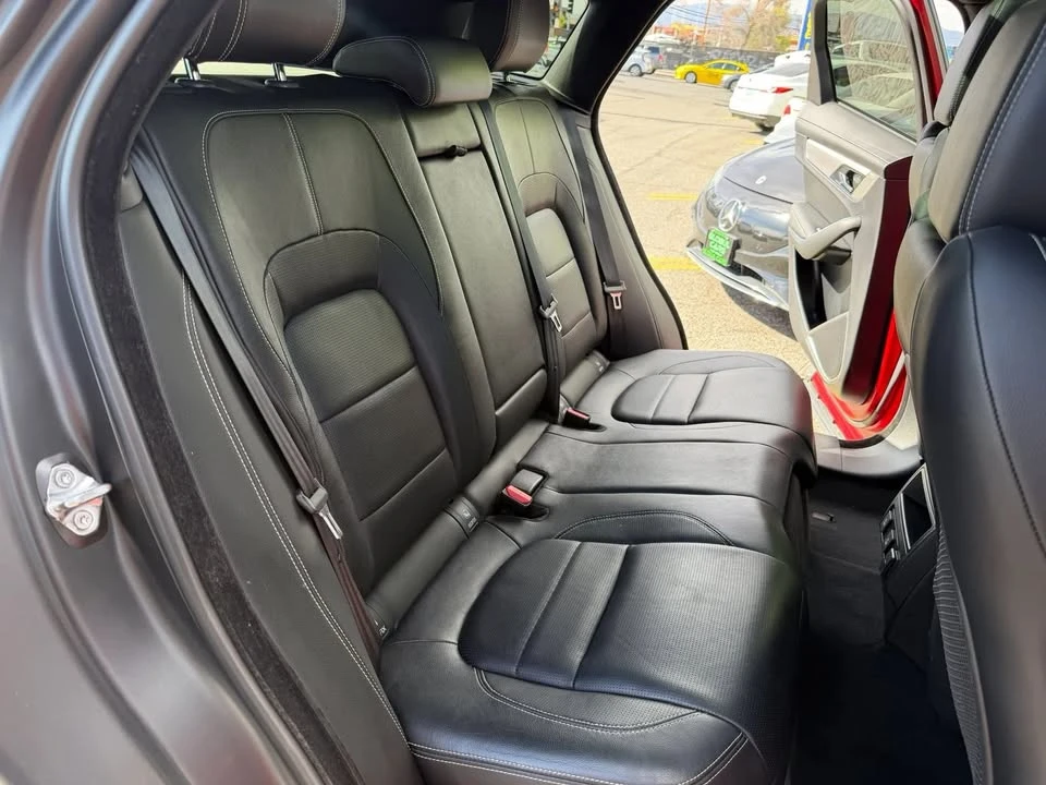 2022 Jaguar F-Pace - Image 19 of 20