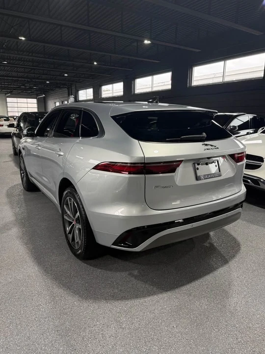 2022 Jaguar F-Pace - Image 4 of 9