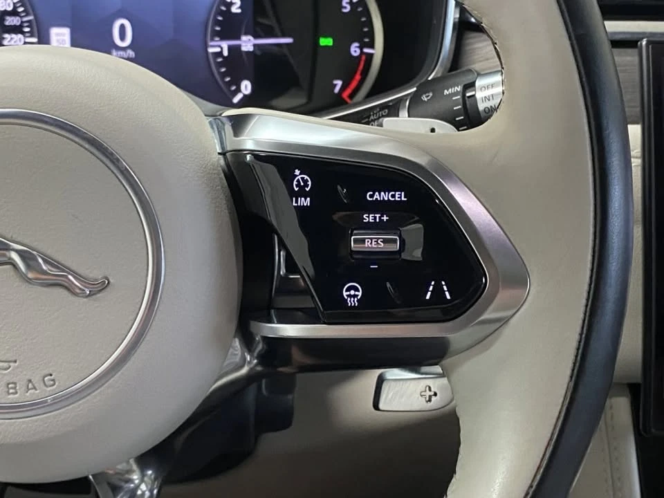 2022 Jaguar F-Pace - Image 18 of 20