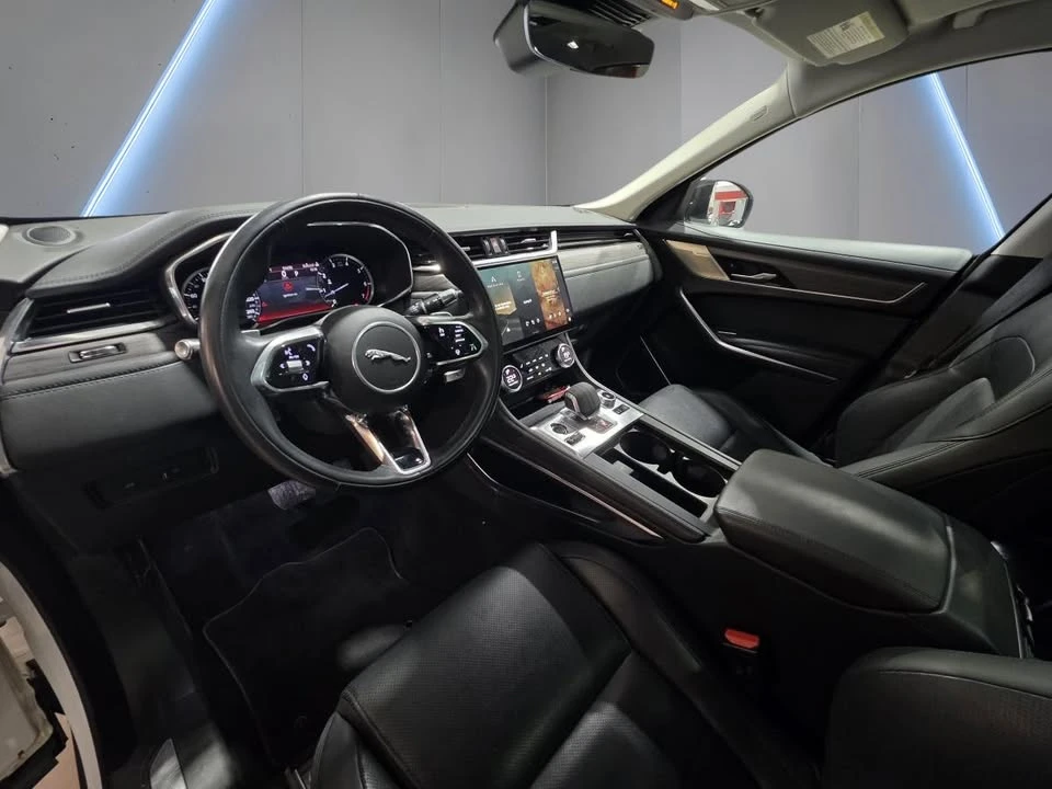 2022 Jaguar F-Pace - Image 9 of 10
