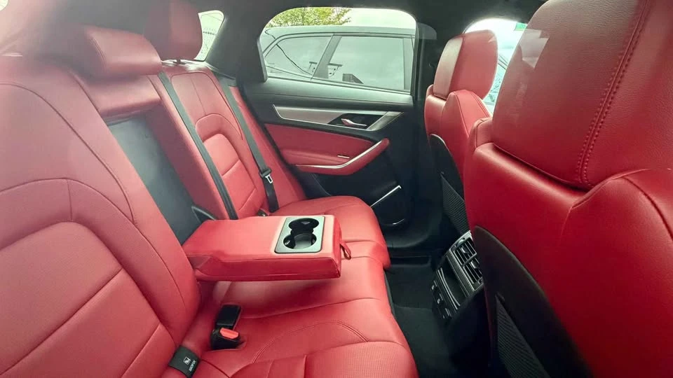 2022 Jaguar F-Pace - Image 5 of 8