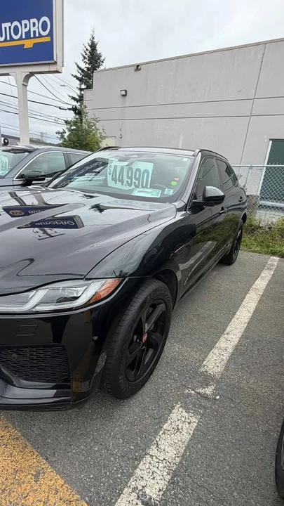 2022 Jaguar F-Pace - Image 2 of 8