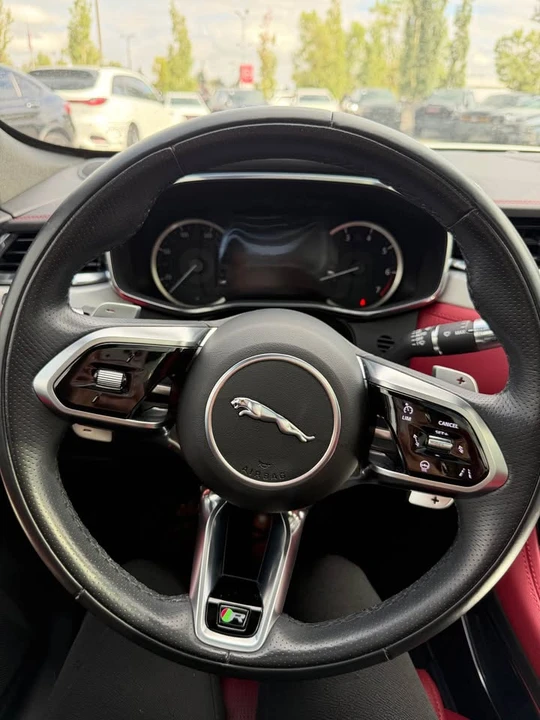 2022 Jaguar F-Pace - Image 7 of 10