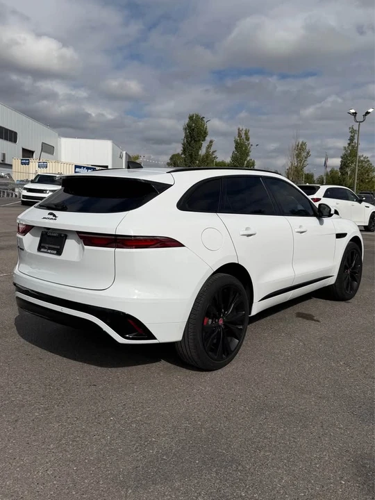 2022 Jaguar F-Pace - Image 3 of 10