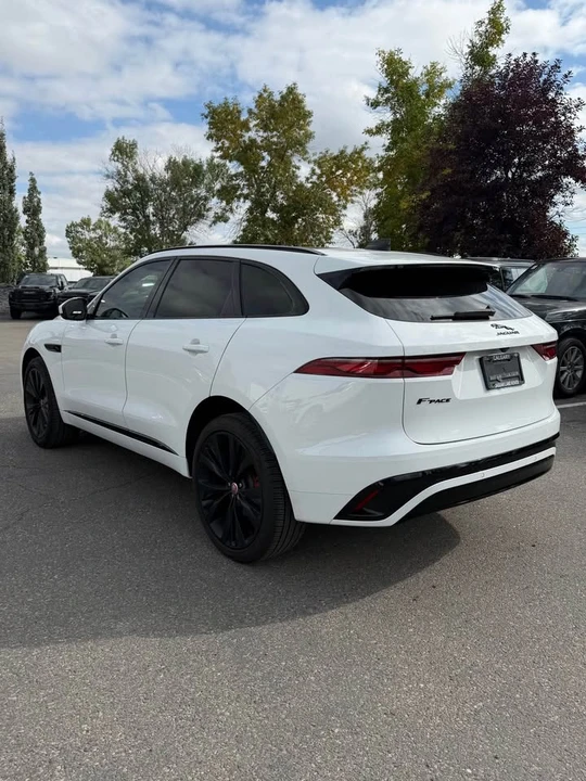 2022 Jaguar F-Pace - Image 4 of 10