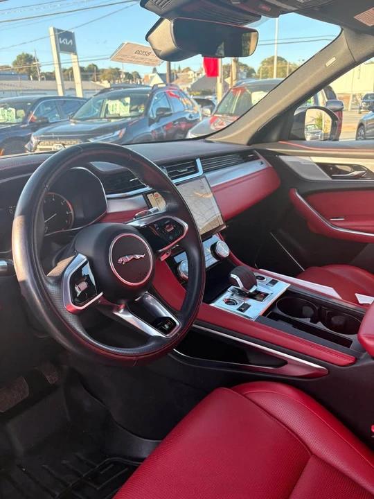 2022 Jaguar F-Pace - Image 8 of 9