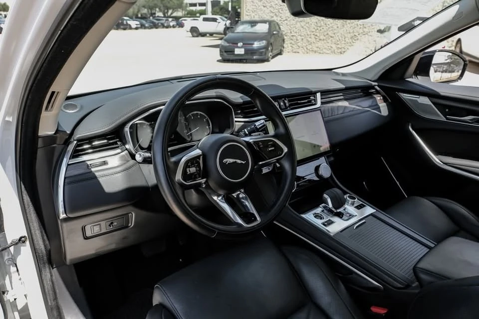 2022 Jaguar F-Pace - Image 2 of 18