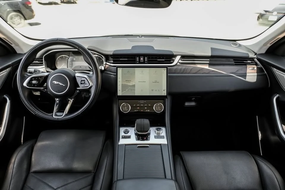 2022 Jaguar F-Pace - Image 12 of 18