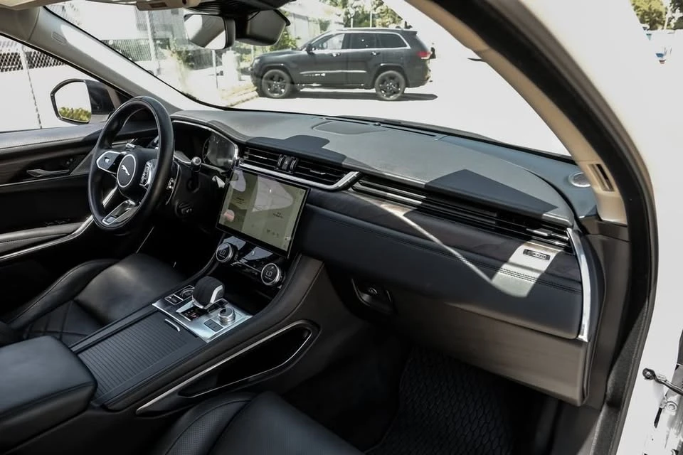 2022 Jaguar F-Pace - Image 11 of 18