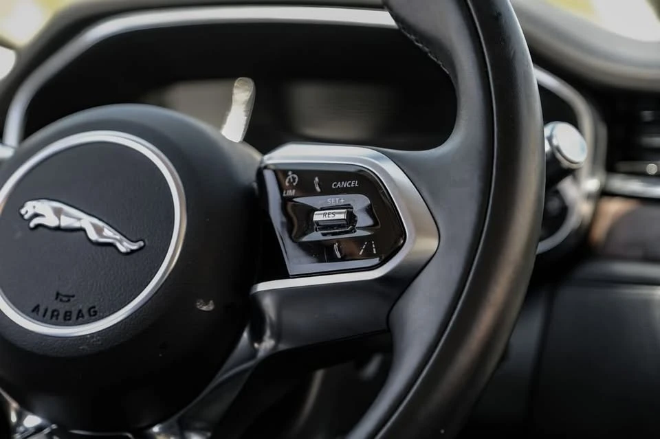 2022 Jaguar F-Pace - Image 15 of 18