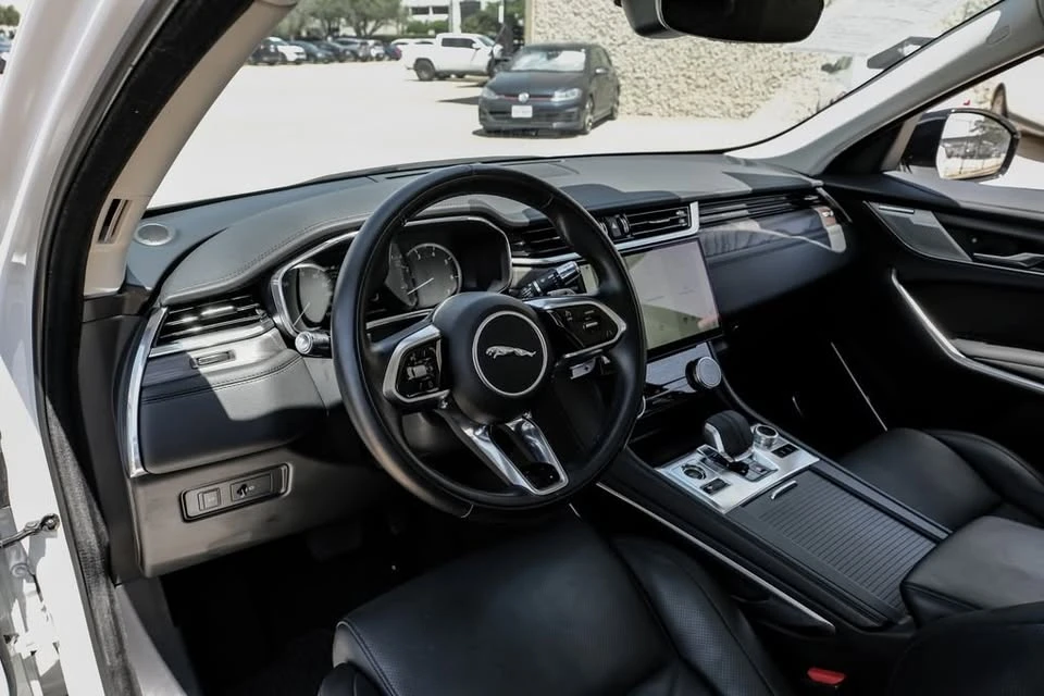 2022 Jaguar F-Pace - Image 10 of 18