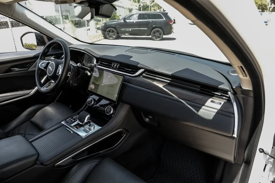 2022 Jaguar F-Pace - Image 11 of 18