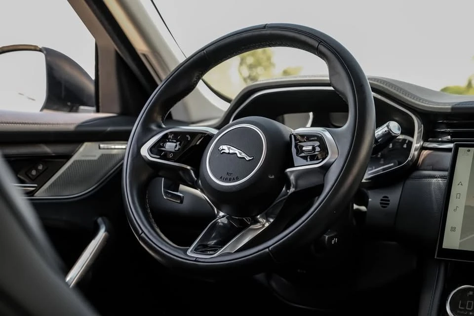 2022 Jaguar F-Pace - Image 13 of 18