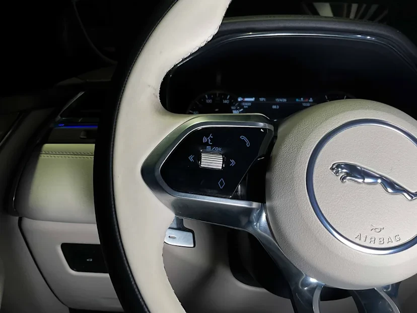 2022 Jaguar F-Pace - Image 11 of 16
