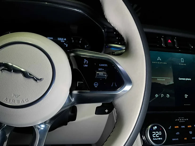2022 Jaguar F-Pace - Image 10 of 16