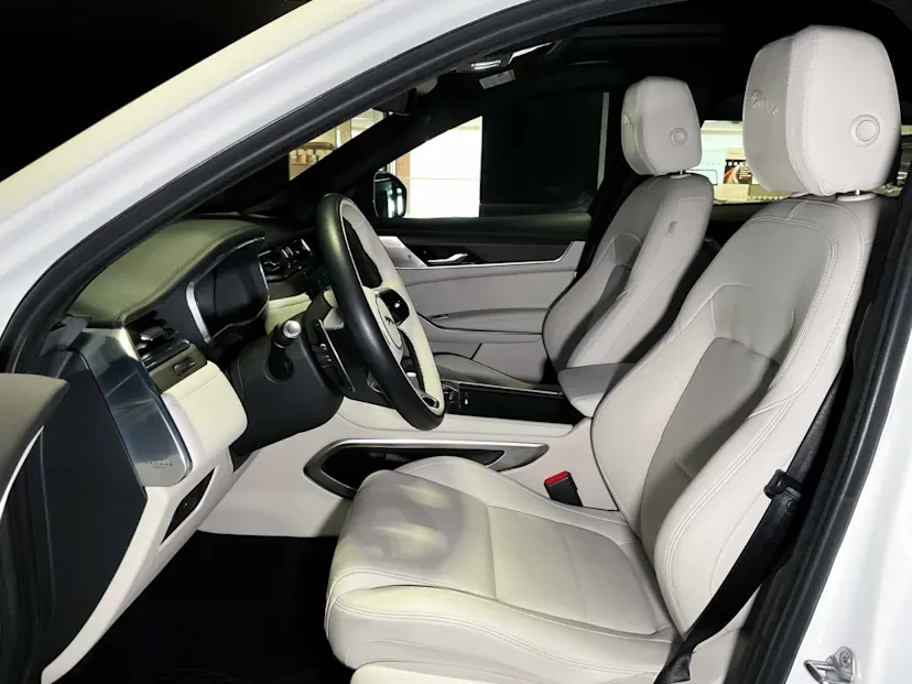 2022 Jaguar F-Pace - Image 6 of 16