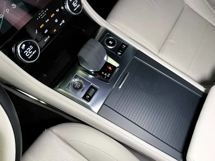 2022 Jaguar F-Pace - Image 12 of 16