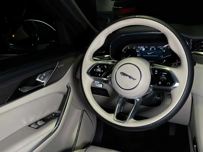 2022 Jaguar F-Pace - Image 7 of 16