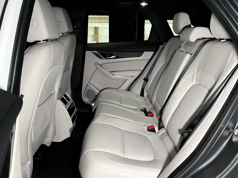 2022 Jaguar F-Pace - Image 15 of 16