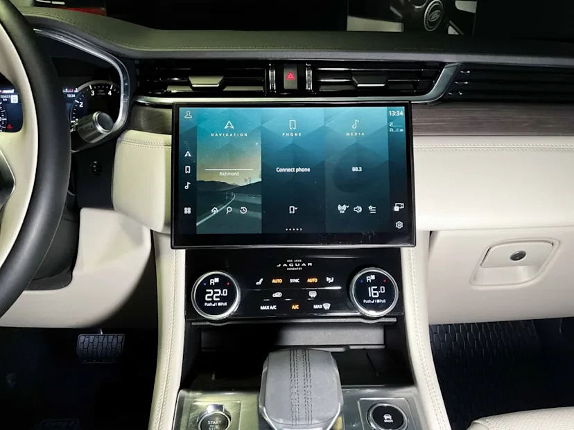 2022 Jaguar F-Pace - Image 13 of 16