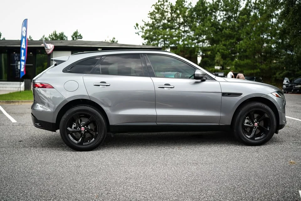2022 Jaguar F-Pace - Image 12 of 18