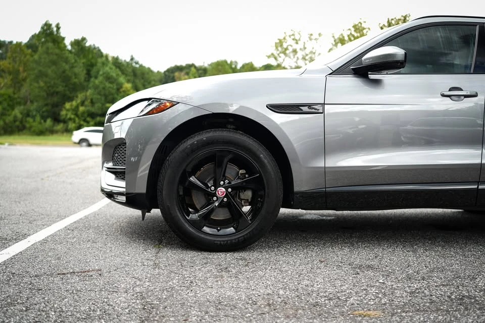 2022 Jaguar F-Pace - Image 7 of 18
