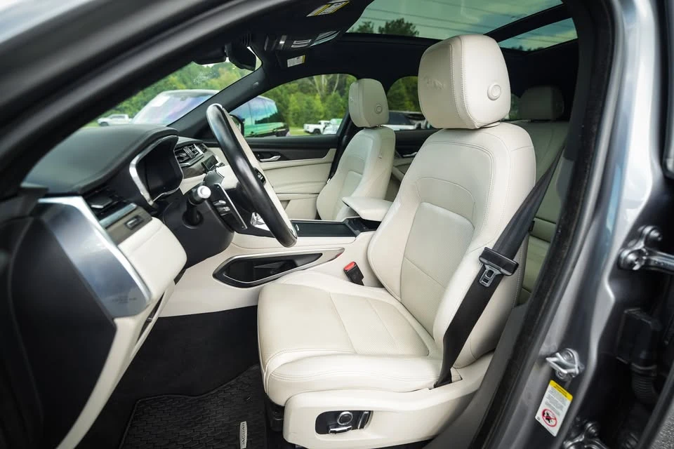 2022 Jaguar F-Pace - Image 17 of 18
