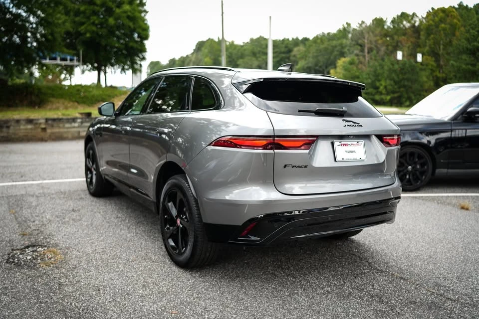 2022 Jaguar F-Pace - Image 9 of 18