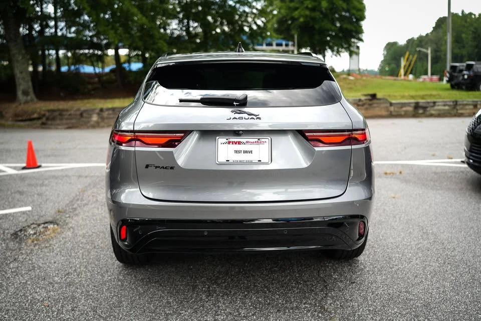 2022 Jaguar F-Pace - Image 10 of 18