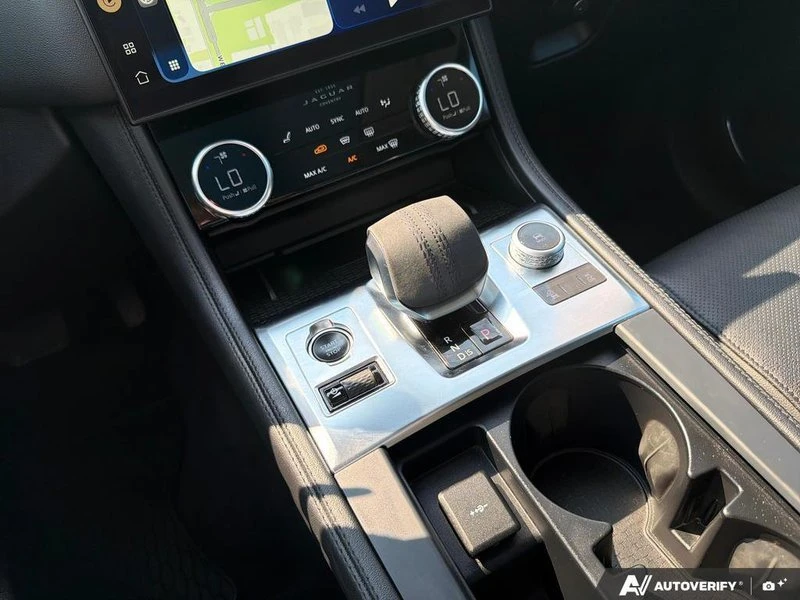 2022 Jaguar F-Pace - Image 14 of 20