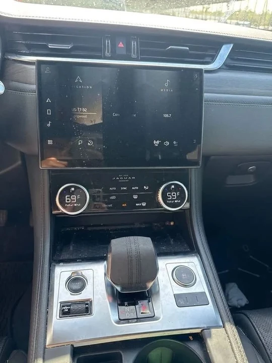 2022 Jaguar F-Pace - Image 7 of 8