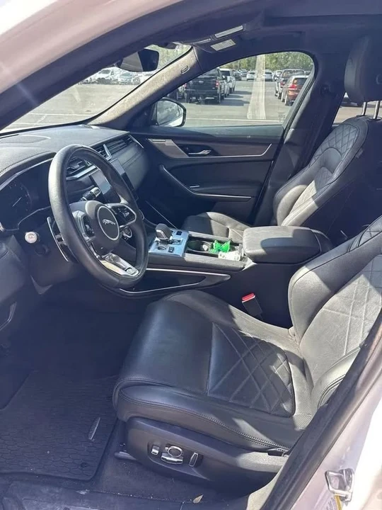 2022 Jaguar F-Pace - Image 5 of 8