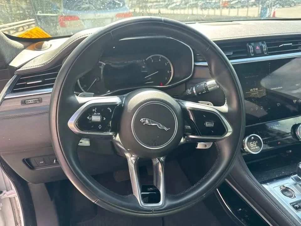 2022 Jaguar F-Pace - Image 6 of 8
