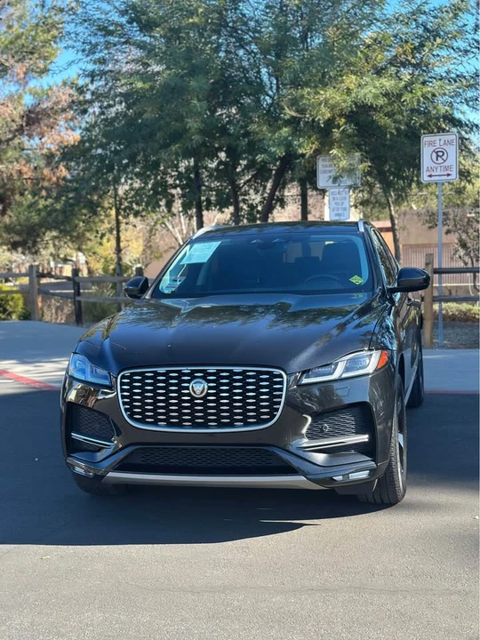2022 Jaguar F-Pace - Image 2 of 3