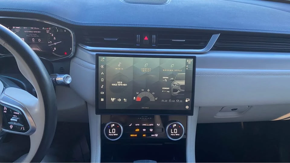 2022 Jaguar F-Pace - Image 16 of 18