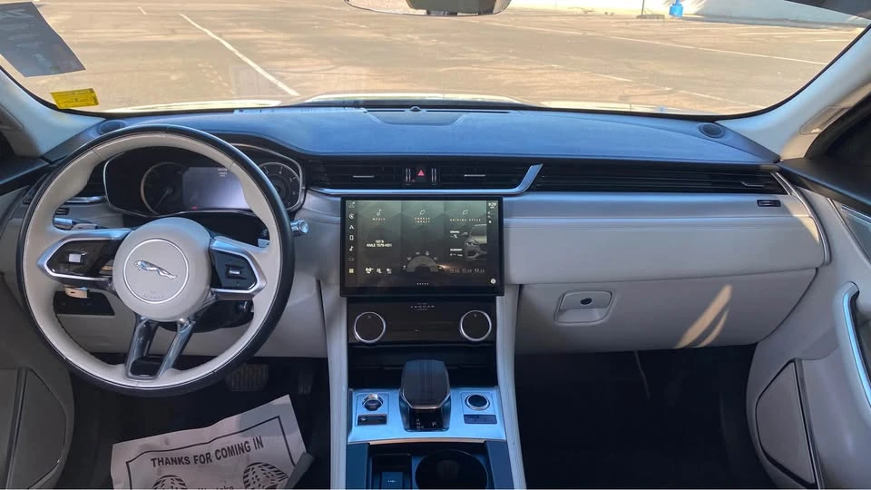 2022 Jaguar F-Pace - Image 13 of 18