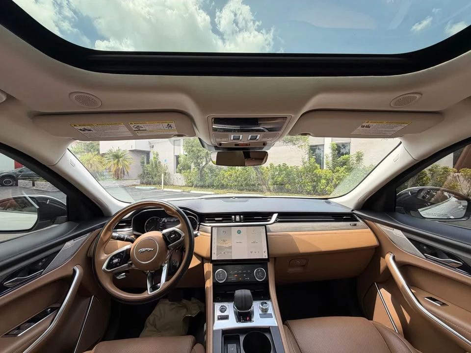 2022 Jaguar F-Pace - Image 10 of 16