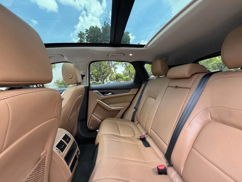 2022 Jaguar F-Pace - Image 8 of 16