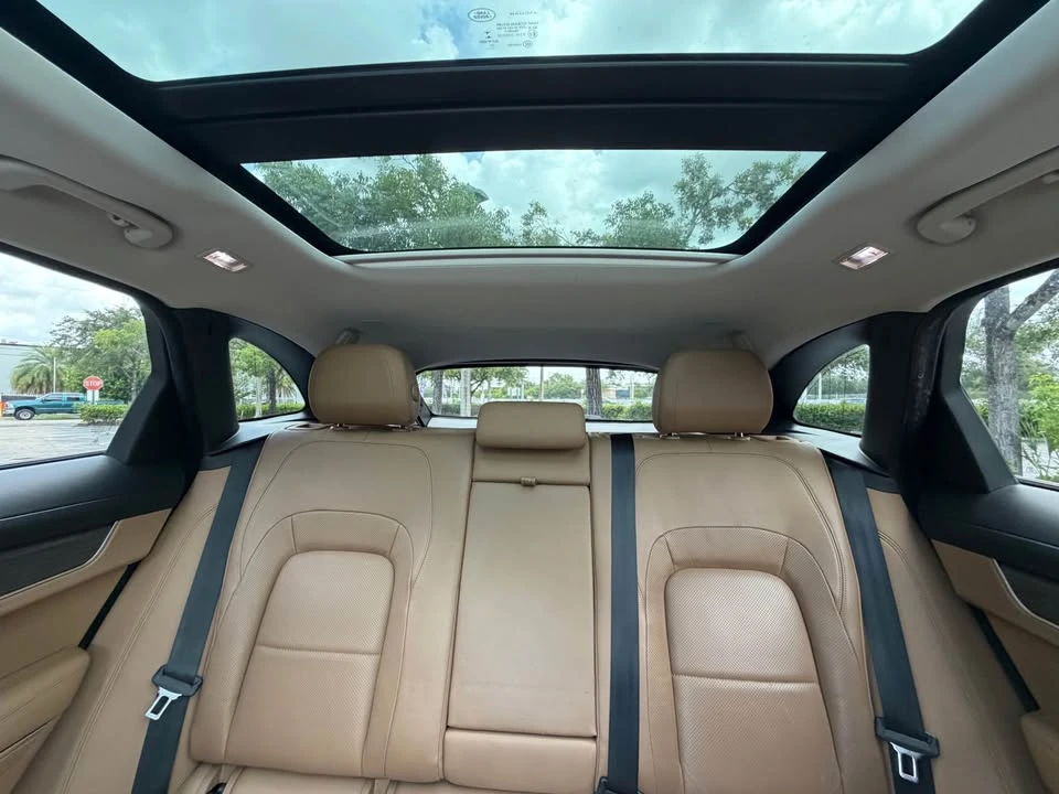 2022 Jaguar F-Pace - Image 7 of 16