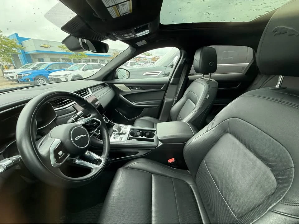 2022 Jaguar F-Pace - Image 4 of 5