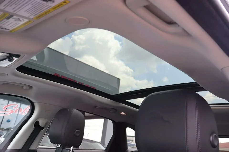 2022 Jaguar F-Pace - Image 13 of 20