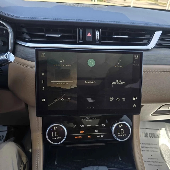 2022 Jaguar F-Pace - Image 11 of 15